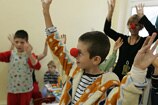 Kielce - wolontariusze poprowadzili śmiechoterapię dla małych pacjentów Wojewódzkiego Specjalistycznego Szpitala Dziecięcego