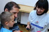Warszawa - wolontariusze zorganizowali dogoterapię dla dzieci autystycznych z Ośrodka Fundacji Synapsis